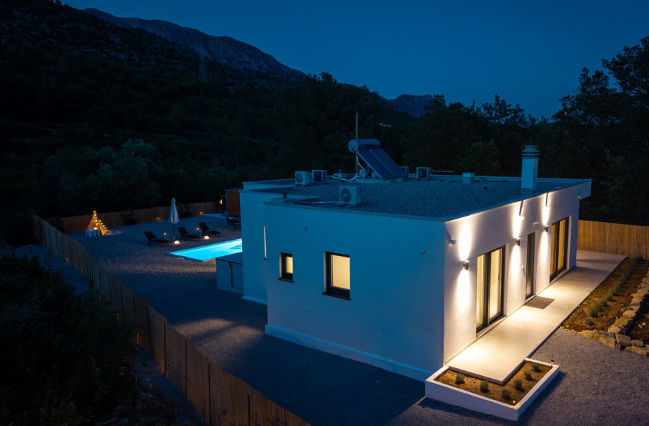 Carefully placed lighting completes the perfect experience of Dalmatian summer evenings