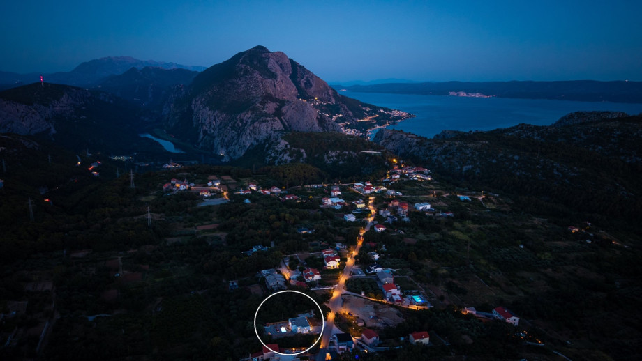 Marked position of the villa Three Olives, less than a 10-minute drive from the town Omiš