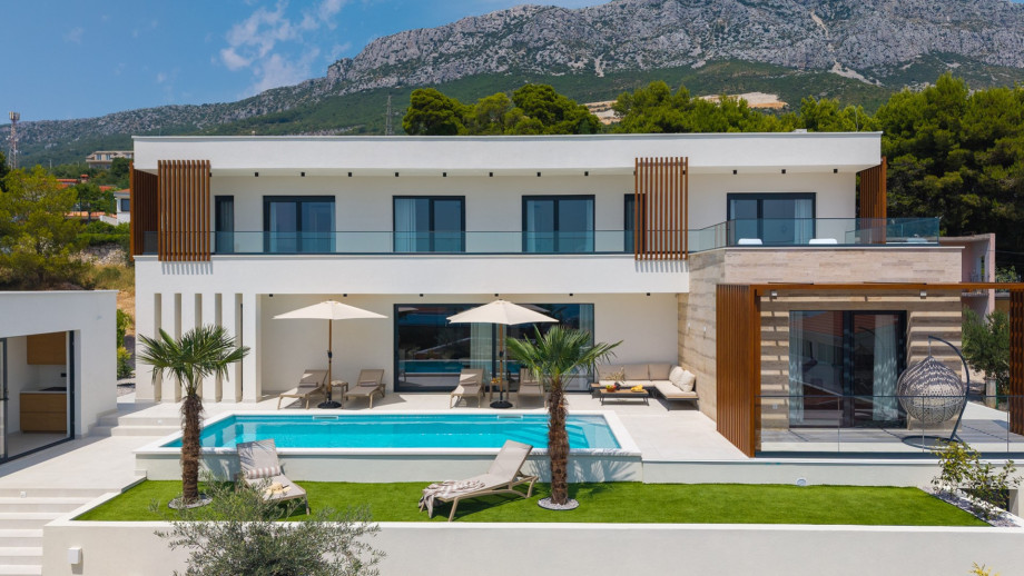 Villa Star is a perfect accommodation for 8 people that is located in Kaštel Gomilica on a 750 sqm property
