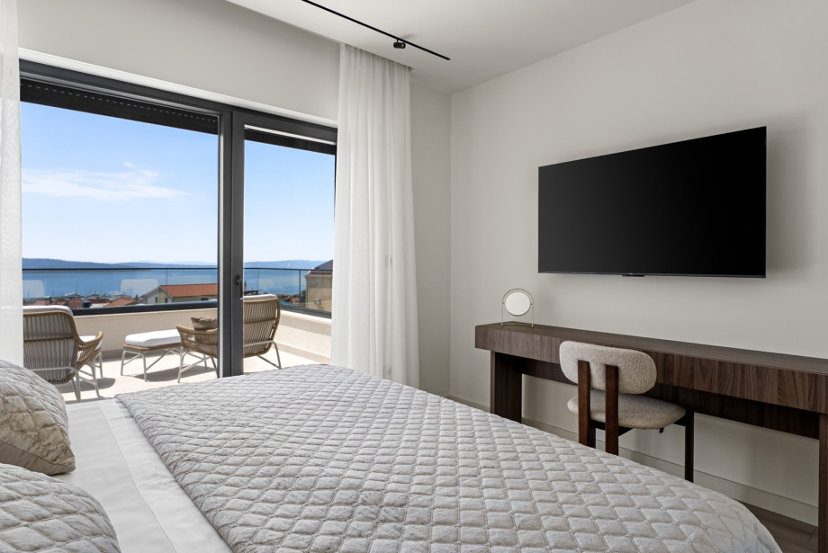 Bedroom No1 offers a terrace with two lounge chairs and amazing sea views