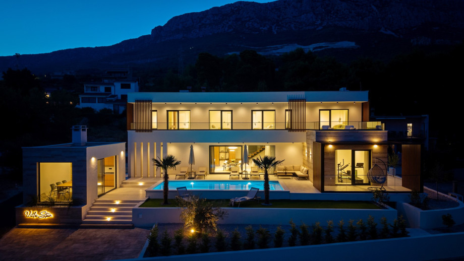 Carefully placed lighting completes the perfect experience of Dalmatian summer evenings
