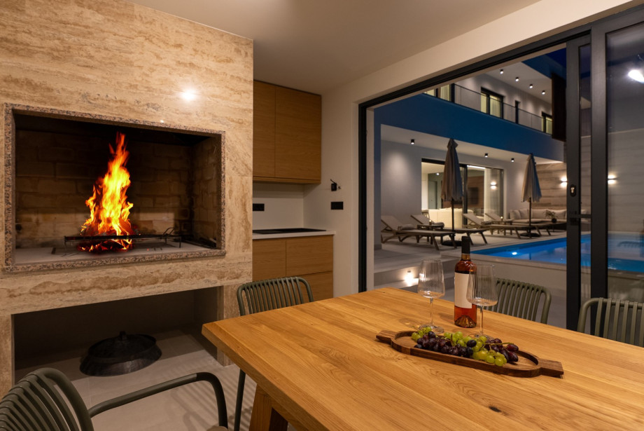 The outdoor area is ideal for the perfect family dinner on a vacation