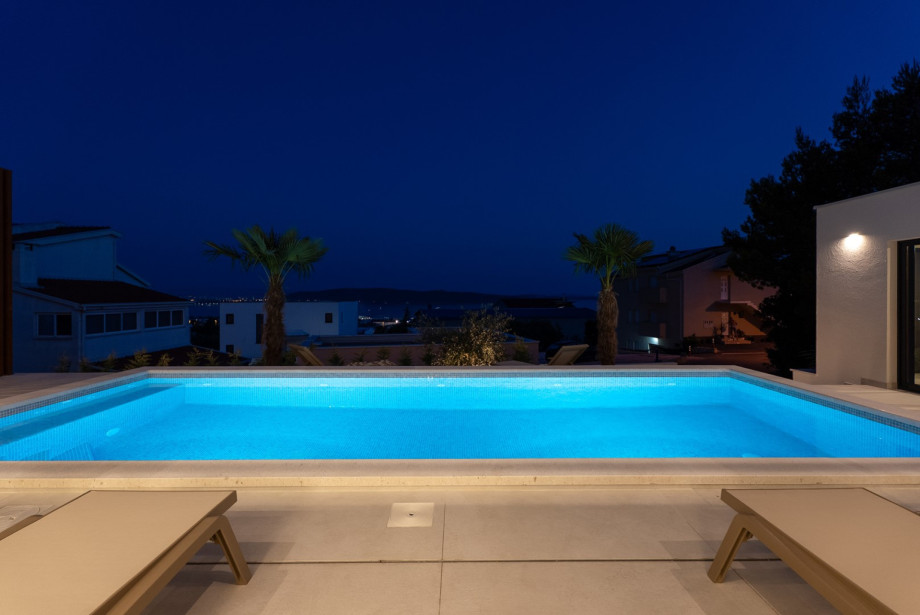 The evenings here are spectacular, enjoying a glass of wine overlooking the sunset and the town Split lights