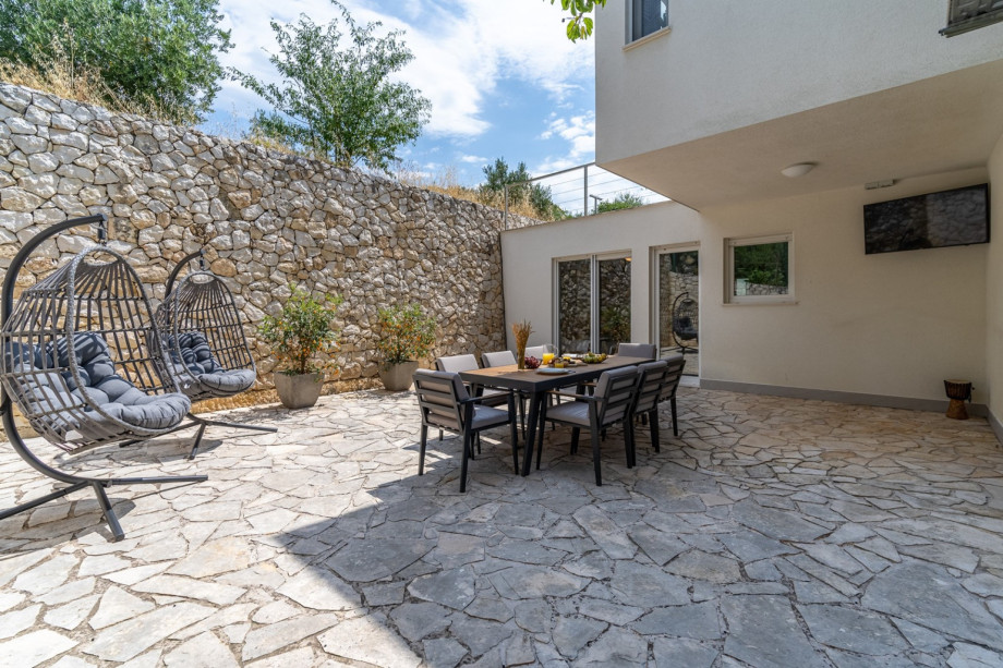 ust behind the sundeck area is a covered outdoor dining area with a barbecue