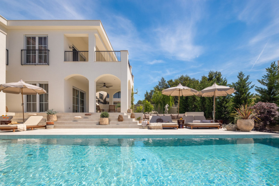 Elegant 4-Bedroom Villa Neta Lee with Heated Pool, Finnish Sauna, Whirlpool, Cinema Room, Gym, and Sea Views