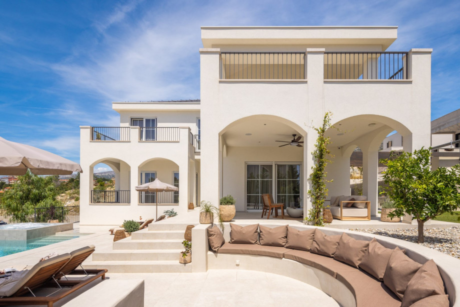 Villa Neta Lee is perfectly situated to explore the stunning region of Central Dalmatia