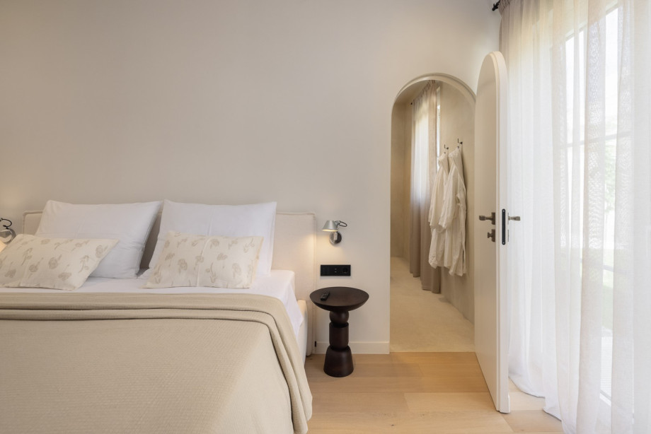 Bedroom No4 completes an air conditioning, a TV, and access via glass doors to the garden
