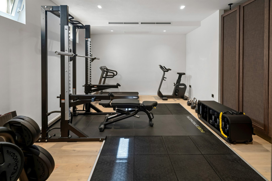Fitness enthusiasts will appreciate the fully equipped 22-square-meter gym with treadmill, multifunctional exercise machine, and bike
