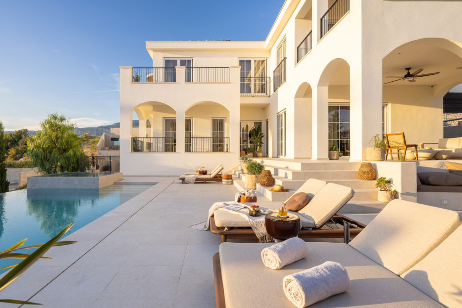 Come to Villa Neta Lee and spoil yourself during a well-deserved vacation at this amazing location