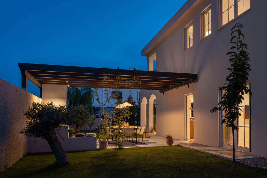 Relax and enjoy a glass of wine on hot summer evenings
