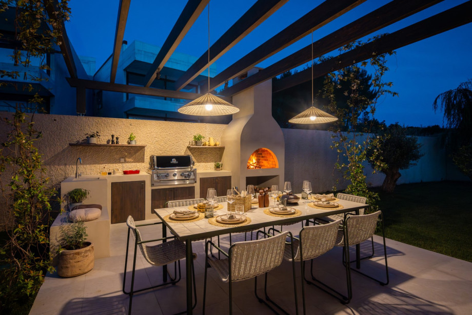 The outdoor area is ideal for the perfect family dinner on a vacation