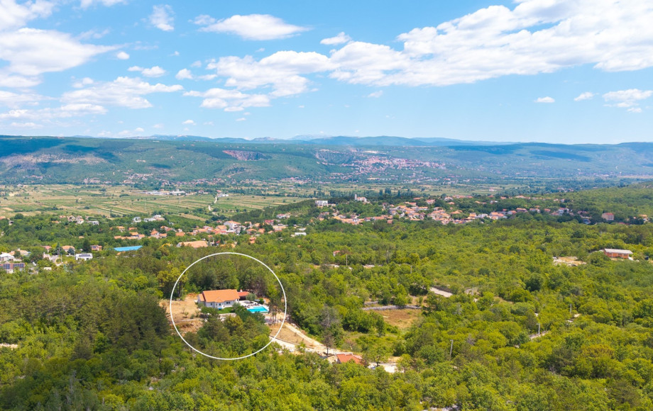Spacious 250 sqm villa set on a private 3000 sqm green plot.