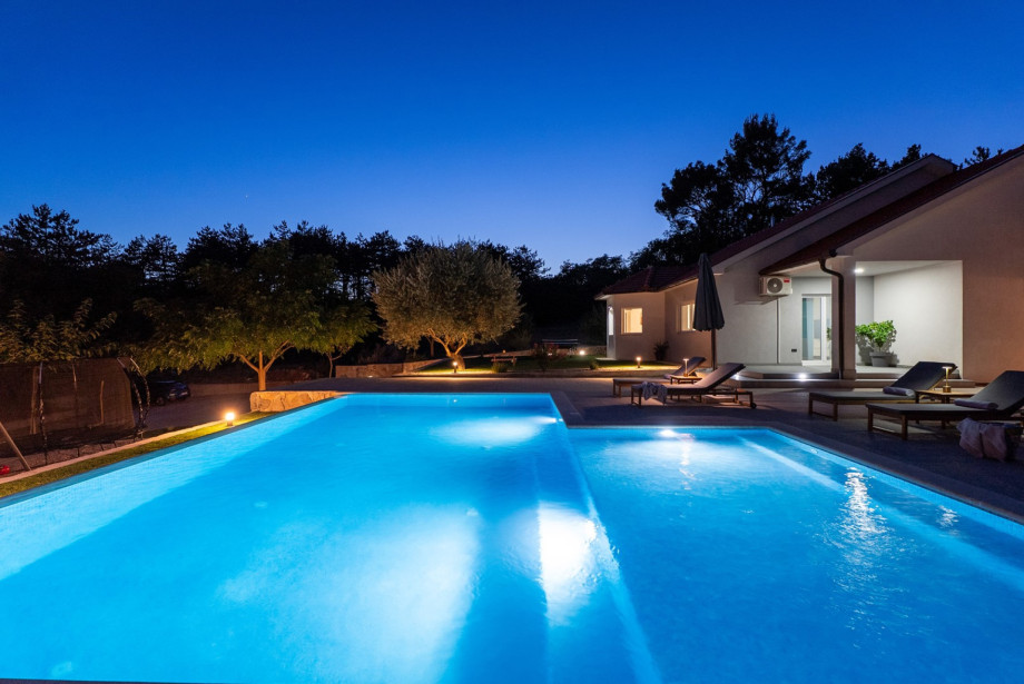 Child-friendly pool layout with a separate shallow section.