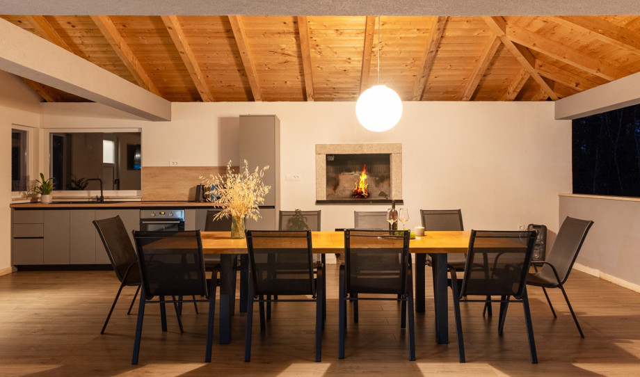 Fully equipped 50 sqm summer kitchen right next to the pool.