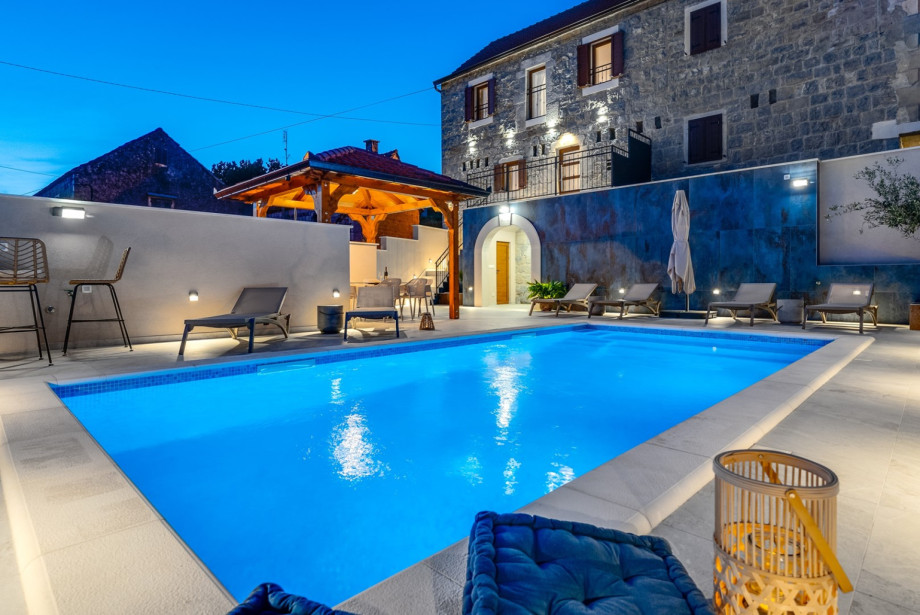 Villa Perina by night.