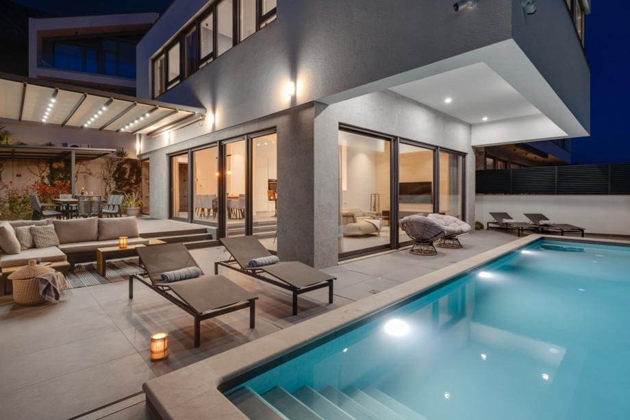 Villa Grey is beautifully designed with many glass doors and windows offering nice sea views
