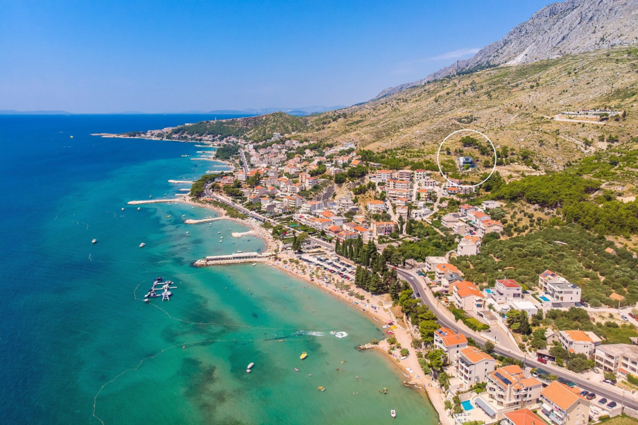 Markierte Lage der Villa Nitia im kleinen Ort Duće, neben der Stadt Omiš.