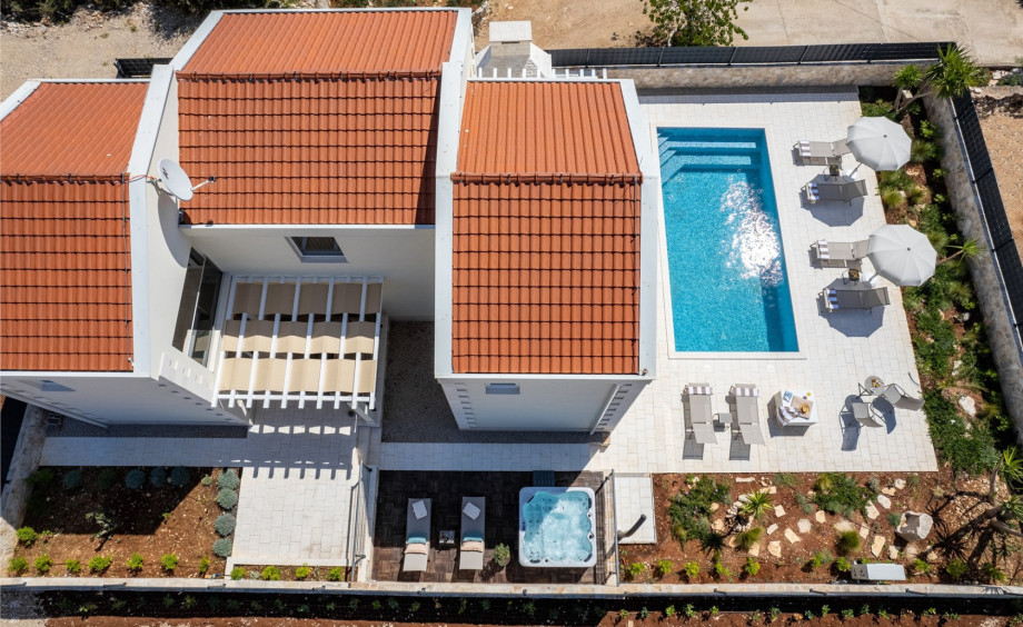 Villa Ora is located on the island of Šolta in Grohote, the oldest and largest village of the island