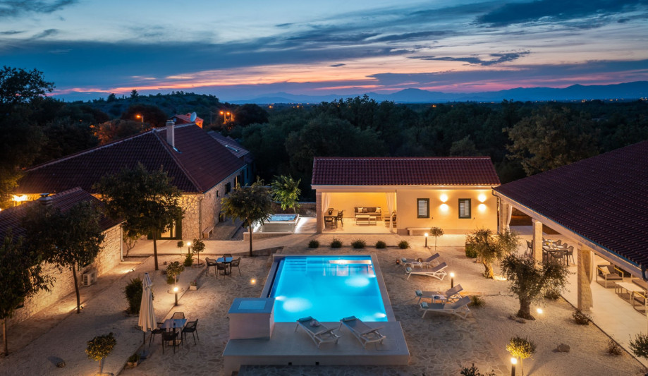 3 Living areas, Heated Private Pool, Hot-tub, Finnish Sauna, Billiards, Table tennis, several outdoor dining areas