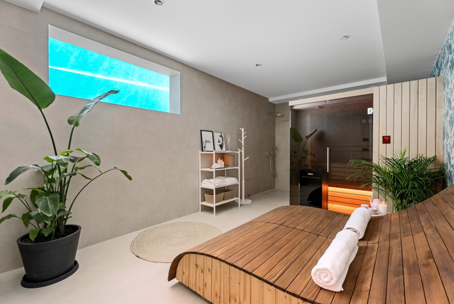 Lower ground floor features a 22 m2 spa zone with a Finnish sauna and two deck chairs.