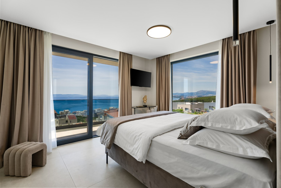 First-floor bedroom (22.8 sqm) featuring a king-size bed, a TV, and air conditioning.