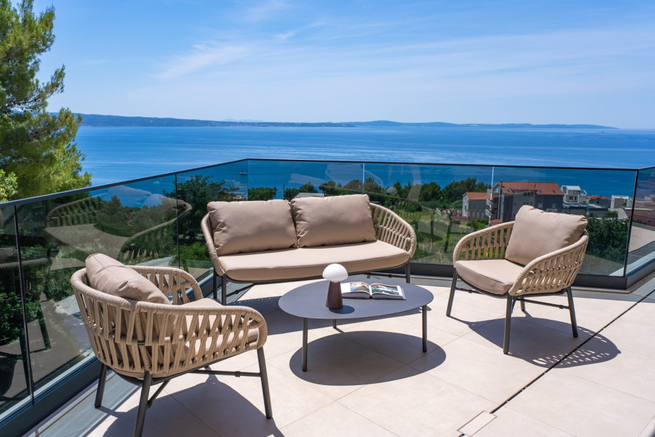 Lounge corner with comfortable seating optimized for sunset watching.