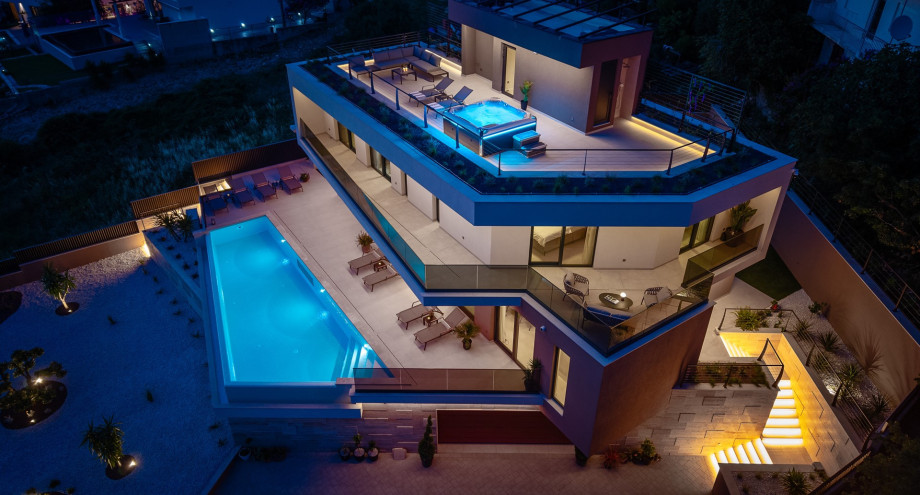 Experience a serene and sophisticated escape in a stylish 377 sqm luxury property.