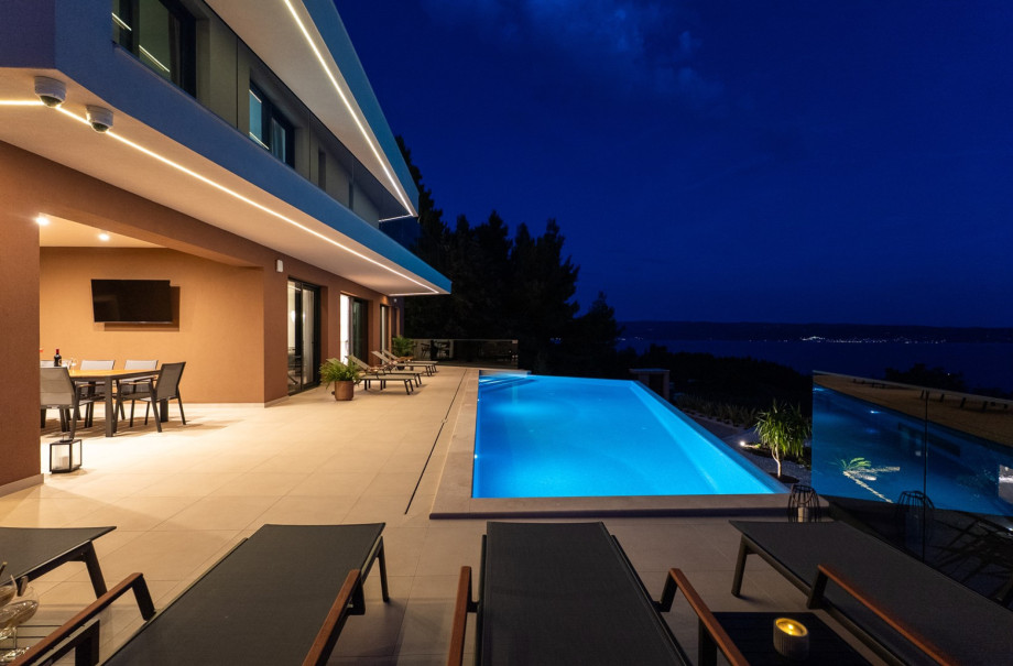 Lounge on the upper-level sun deck equipped with 10 comfortable deck chairs.