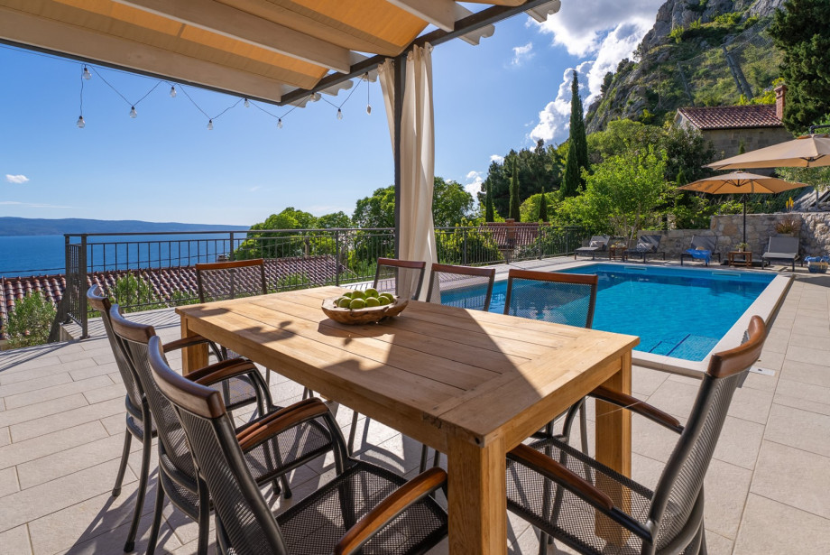 Outdoor dining area with an outdoor kitchen.
