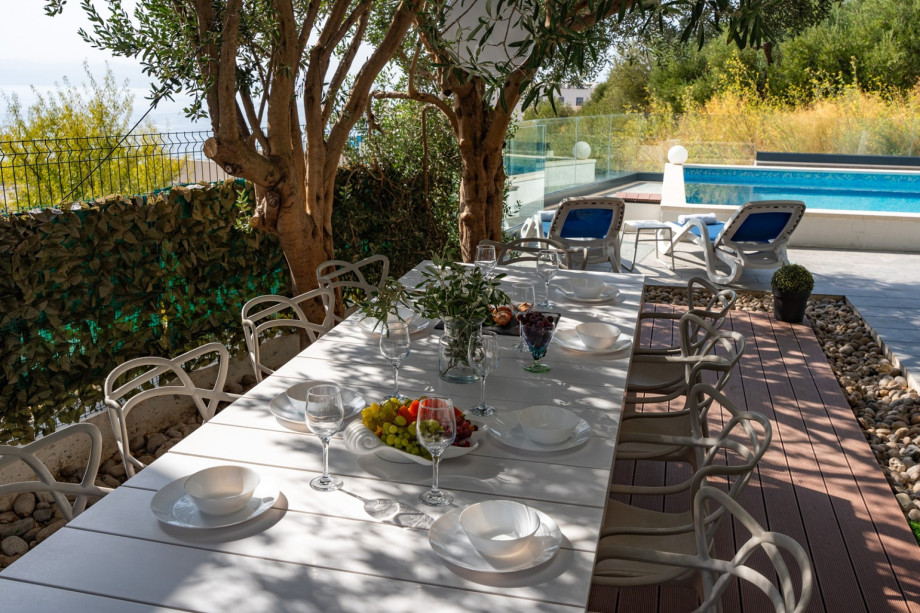 Villa Lea offers all modern guest needs for a very comfortable stay