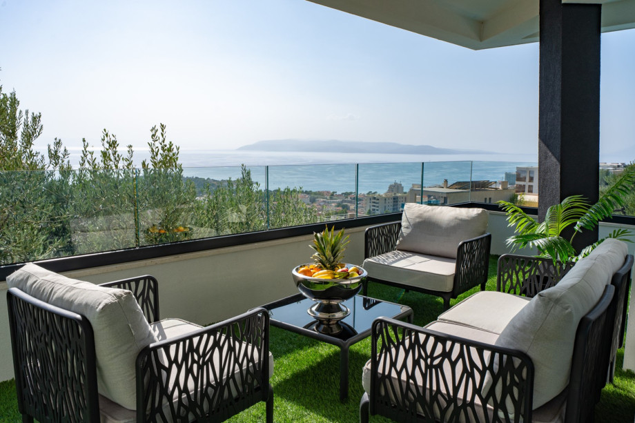 You can admire the beautiful landscape and spend your best vacation ever in this stylish accommodation
