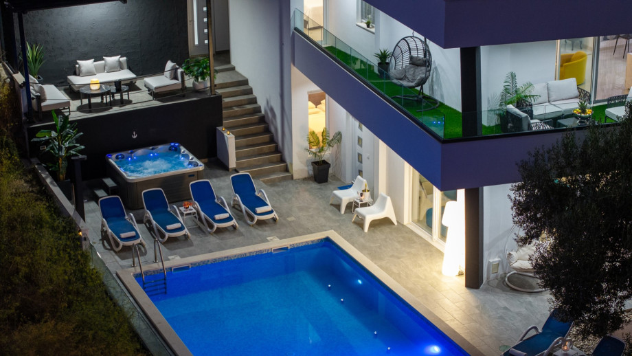 The privacy is secured and the sun deck area is not overlooked