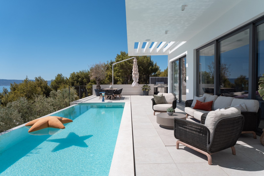 Villa Andoris, with its panoramic outlook and seamless indoor-outdoor design