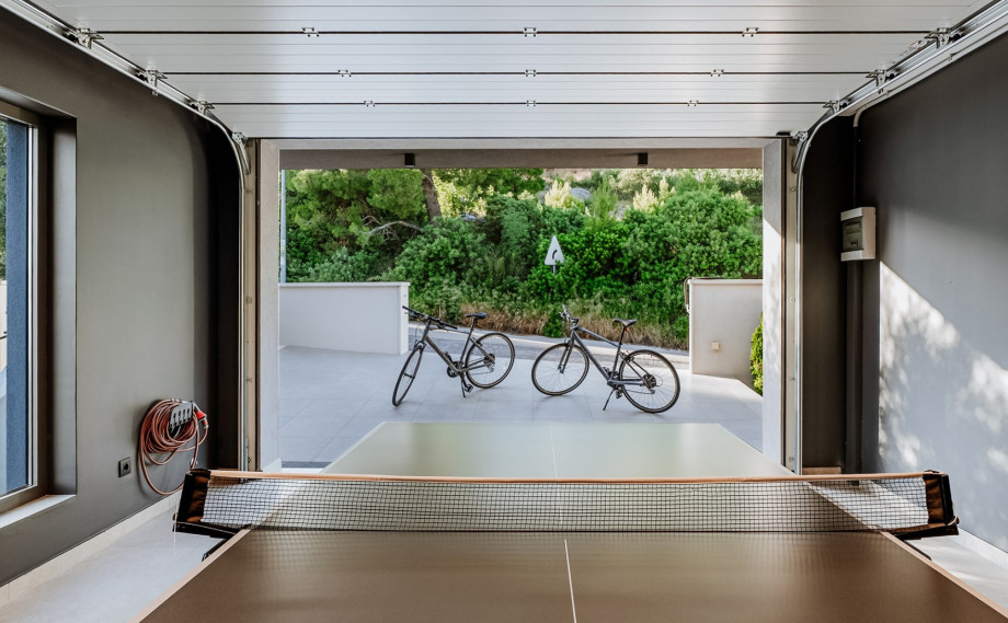 Table tennis in the garage and two bikes, more fun for you
