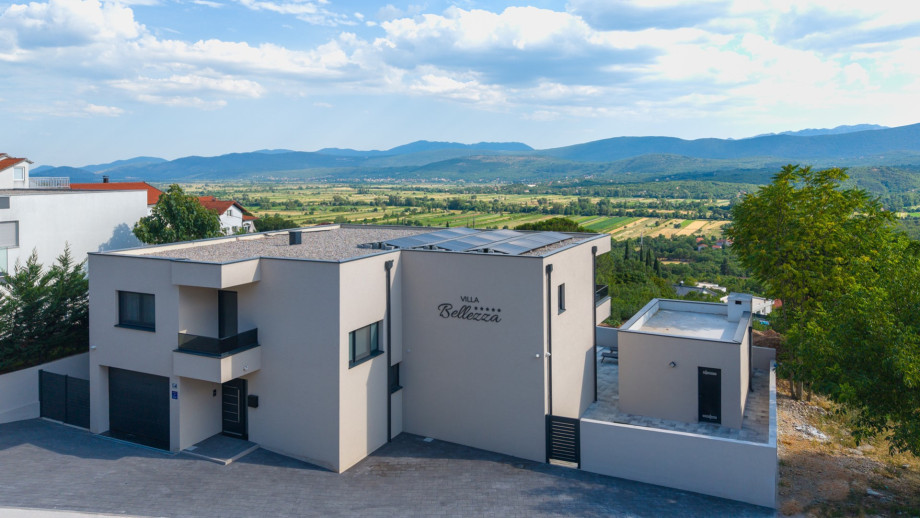 Villa Bellezza is more than just a vacation rental; it’s an exclusive escape that offers luxury, comfort, and the ultimate in relaxation and recreation