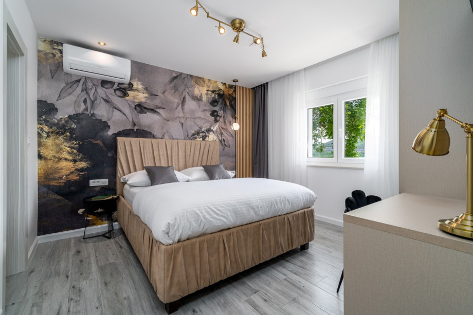 A Bedroom No2 with a queen size bed 160cmx200cm