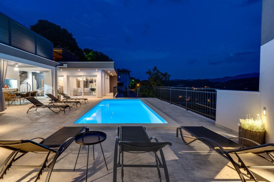 Relax and enjoy a glass of wine on hot summer evenings